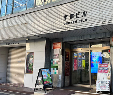 聚楽ビルの入口